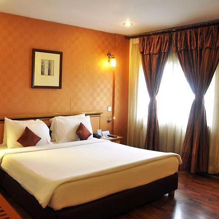 Indismart Hotel Kolkata Ngoại thất bức ảnh