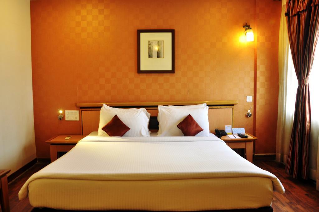 Indismart Hotel Kolkata Ngoại thất bức ảnh