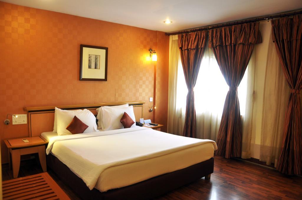 Indismart Hotel Kolkata Ngoại thất bức ảnh
