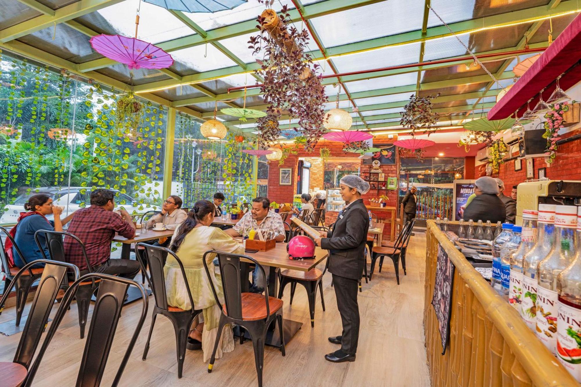 Indismart Hotel Kolkata Ngoại thất bức ảnh