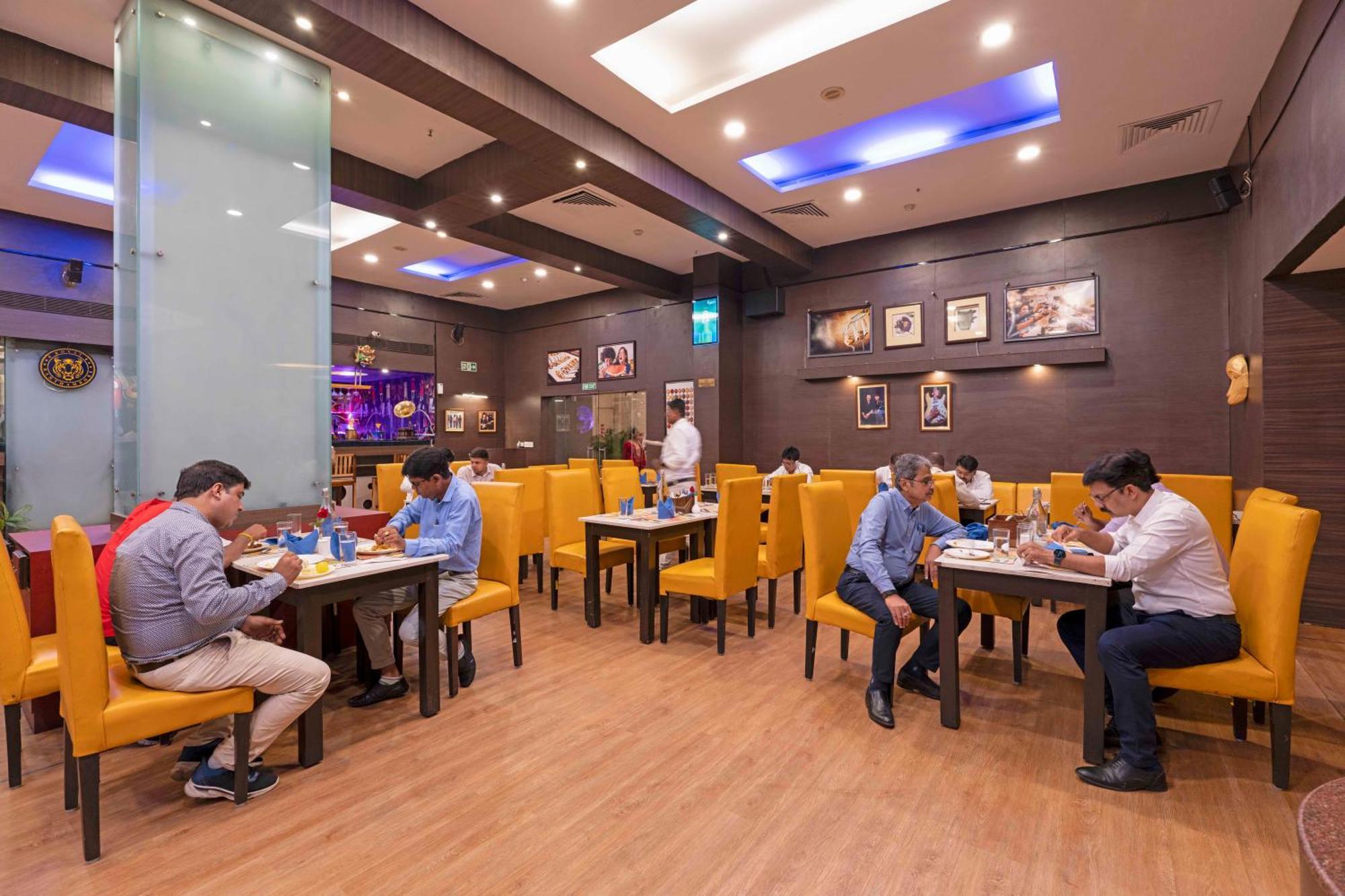 Indismart Hotel Kolkata Ngoại thất bức ảnh