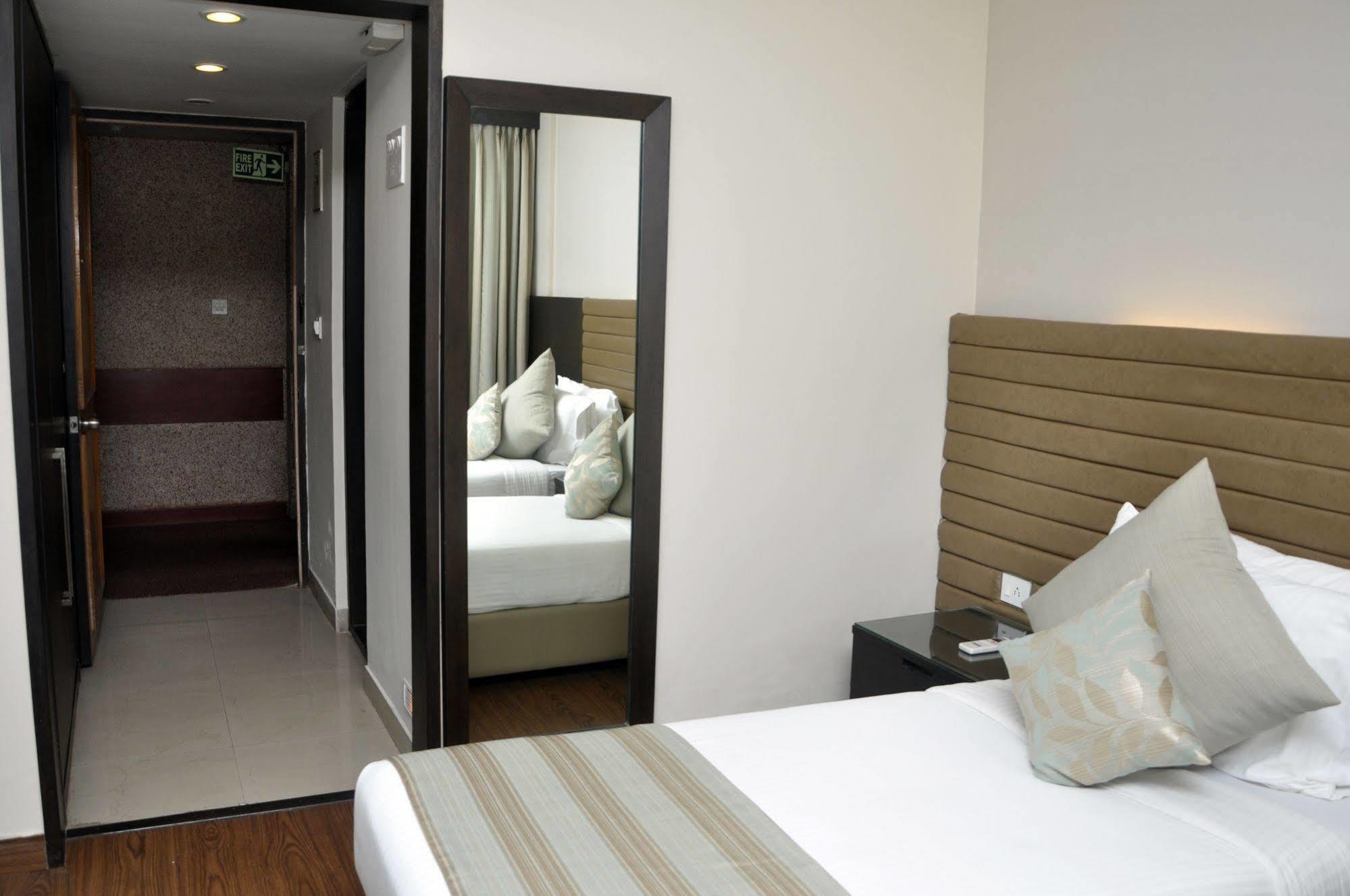 Indismart Hotel Kolkata Ngoại thất bức ảnh