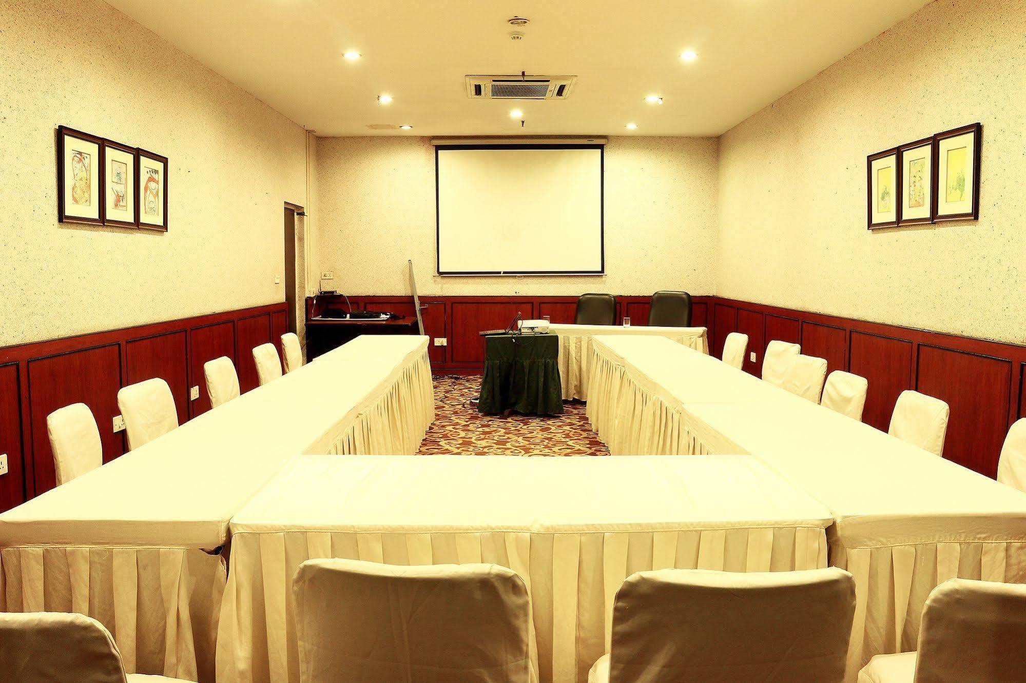Indismart Hotel Kolkata Ngoại thất bức ảnh